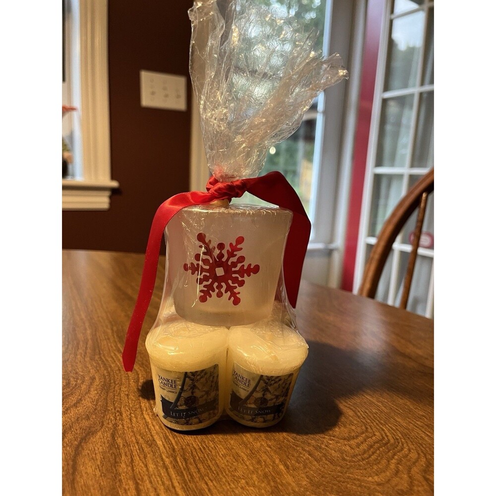 Yankee Candle Let It Snow Scented Votive 4-Pack w/ Snowflake Glass Holder NOS